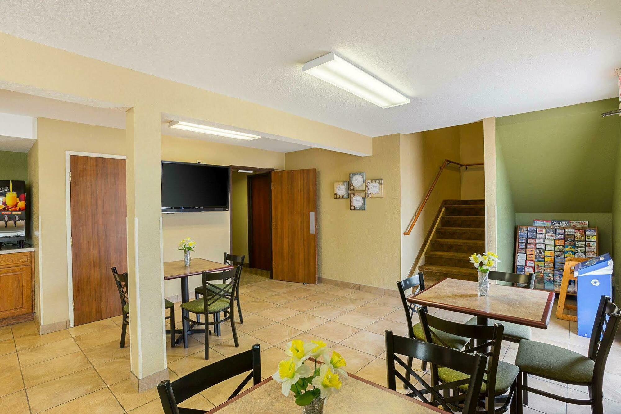 Rodeway Inn & Suites Kearney Eksteriør billede