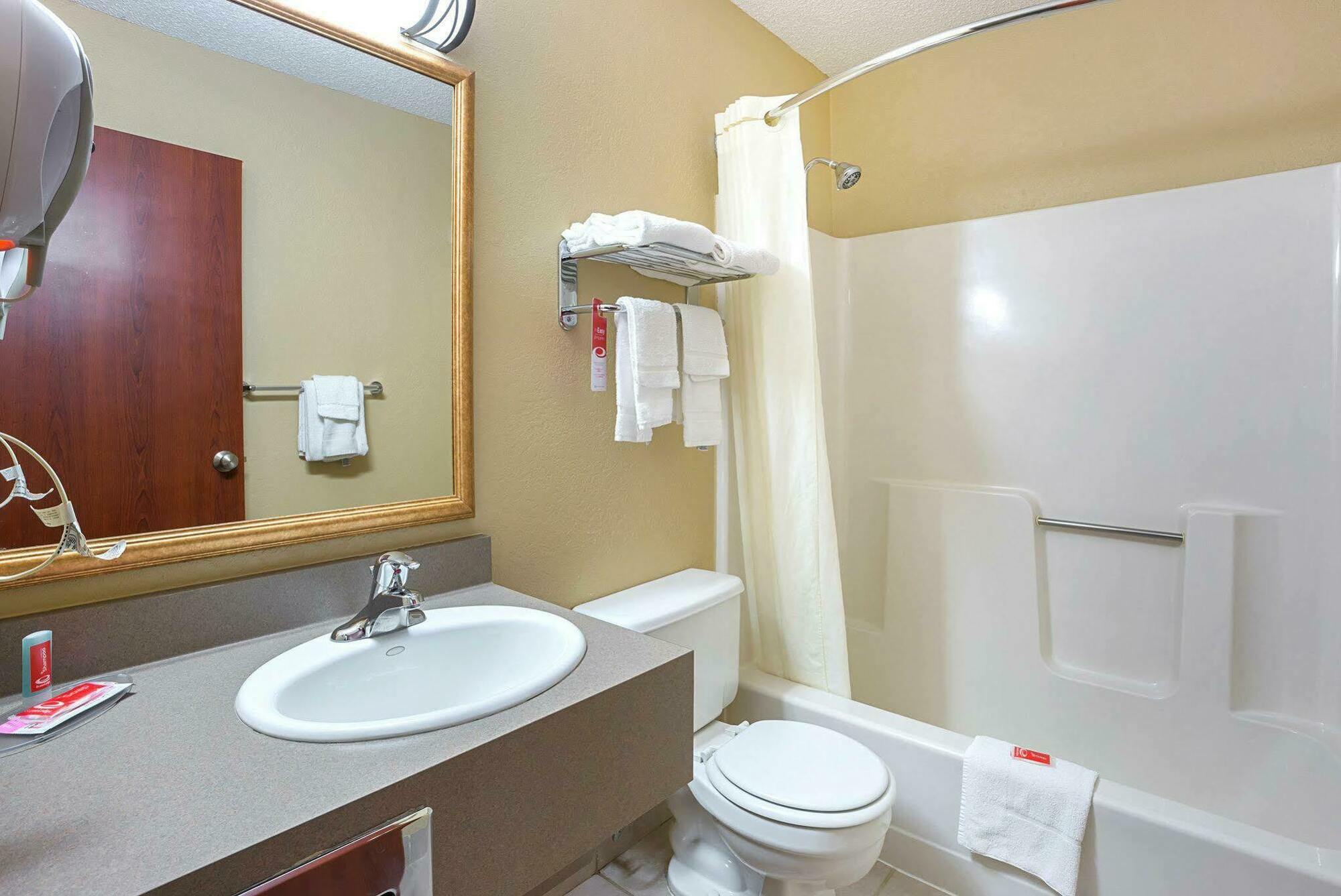 Rodeway Inn & Suites Kearney Eksteriør billede